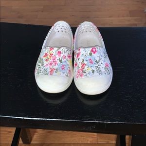 Old navy toddler girl size 5 slip on sneakers